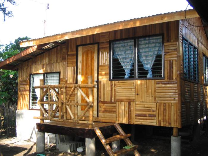 Desain kamar dinding rumah bambu